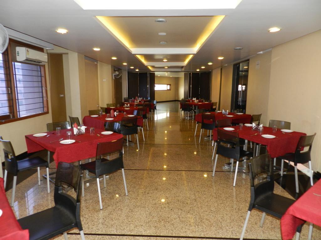 Hotel Rock Regency Toranagallu Ngoại thất bức ảnh