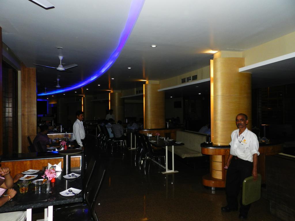 Hotel Rock Regency Toranagallu Ngoại thất bức ảnh