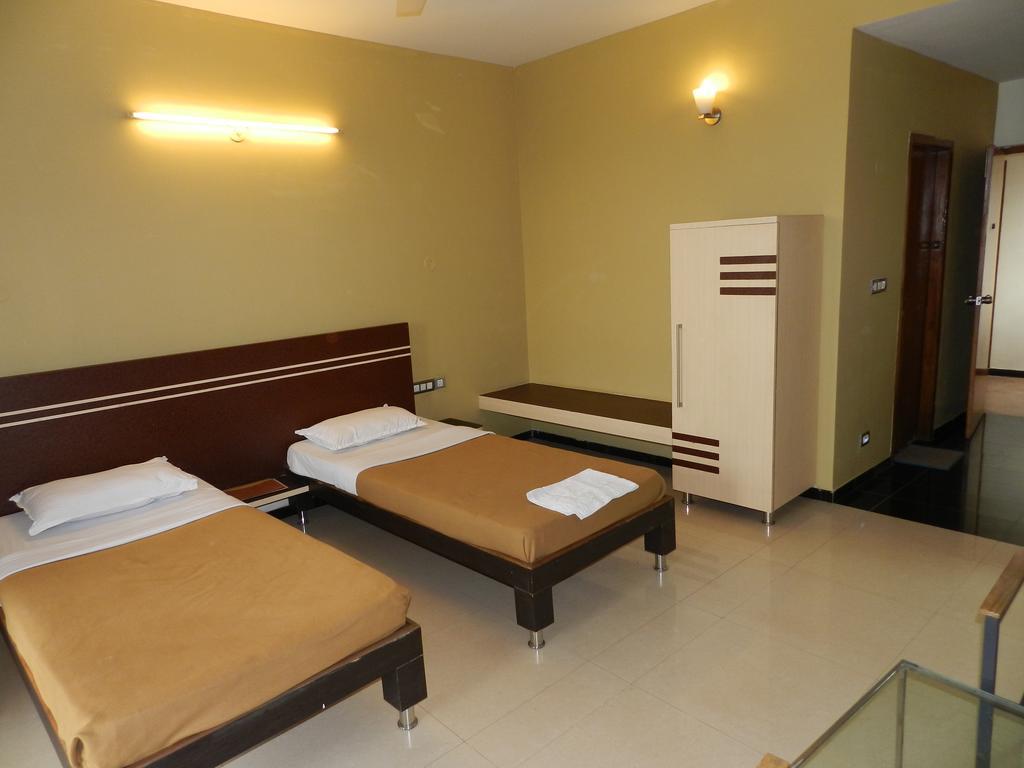 Hotel Rock Regency Toranagallu Ngoại thất bức ảnh