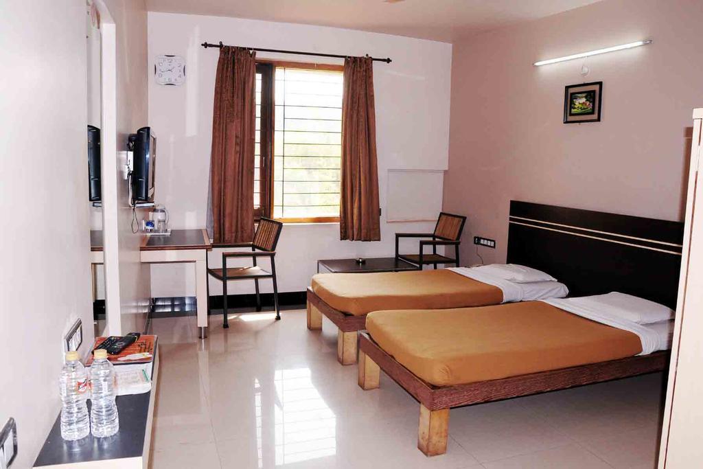 Hotel Rock Regency Toranagallu Ngoại thất bức ảnh